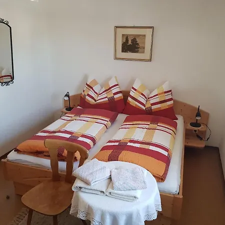 Farbmacher דירה *