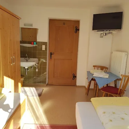 Farbmacher דירה *