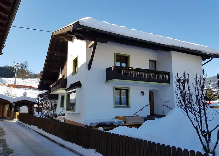 Farbmacher * キルヒベルク・イン・チロル