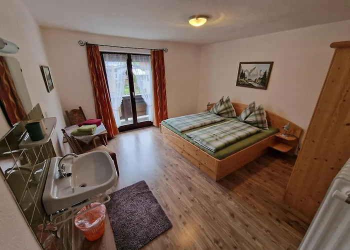 Farbmacher * キルヒベルク・イン・チロル